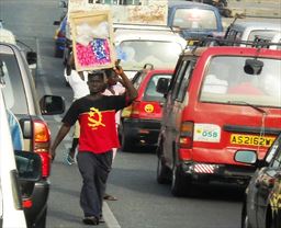 Frozen yogurt being sold in traffic