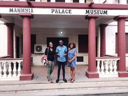 guests at entrance to Manhyia Palace museum